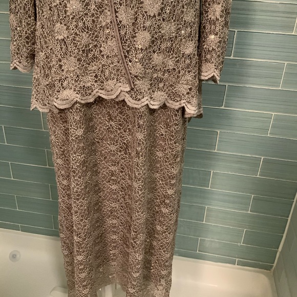 R&M Richards plus size floor length evening gown - Picture 7 of 16